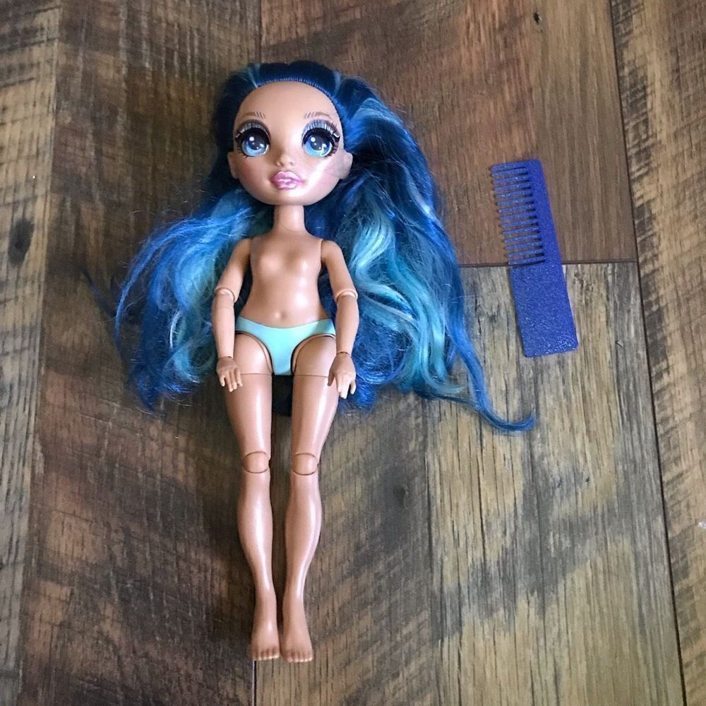 Rainbow High Skyler Bradshaw Fashion Doll with comb